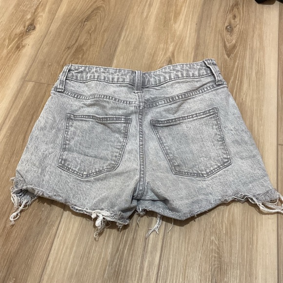 Universal Thread grey vintage midi shorts. good quality and well kept. size 0/25 - Picture 5 of 7